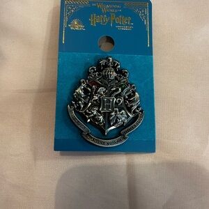 Harry Potter Hogwarts Crest Pin